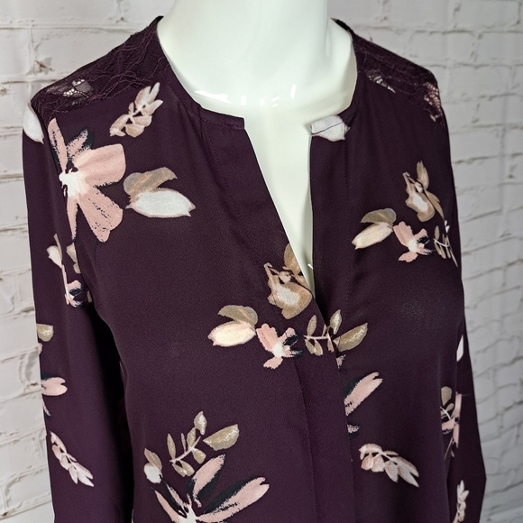 le Chateau Floral button up Blouse - Picture 3 of 13